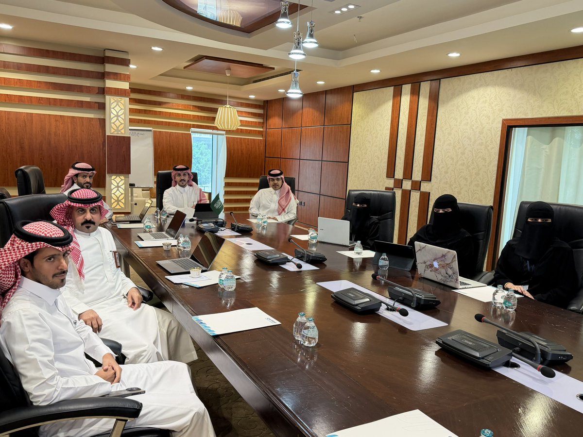 ArRassChamber's tweet photo. جانب من ورشة عمل "الإنتاجية الرقمية باستخدام الذكاء الاصطناعي"التي نظمتها #غرفة_الرس بالتعاون مع جمعية القصيم التقنية وقدمها أ. أسامة الرميحاني

إسهامًا في تفعيل #عام_الذكاء_الاصطناعي وتمكين موظفي الغرفة من توظيف أدواته في إعداد التقارير وتصميم المحتوى وإنشاء العروض التقديمية بكفاءة واحترافية.