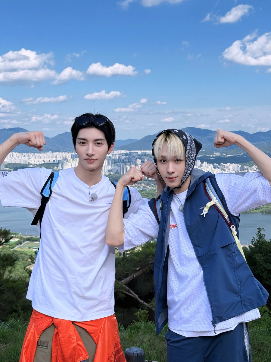 NEXZ_official's tweet photo. 정상을 향하는 일곱 남자들 ...

#NEXZ
#REALNEXZ #리얼넥스지 https://t.co/bJWxlnDbT8