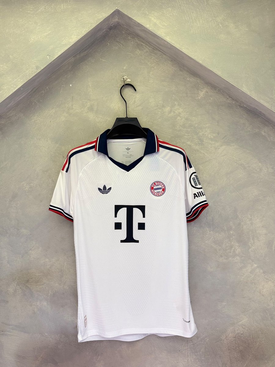 elBabs_collx's tweet photo. Bayern away kit now available 
.
🏷️ NGN 16,000
Customization NGN 3,000
.
M, L, XL, XXL https://t.co/OeaA1cH0Tm