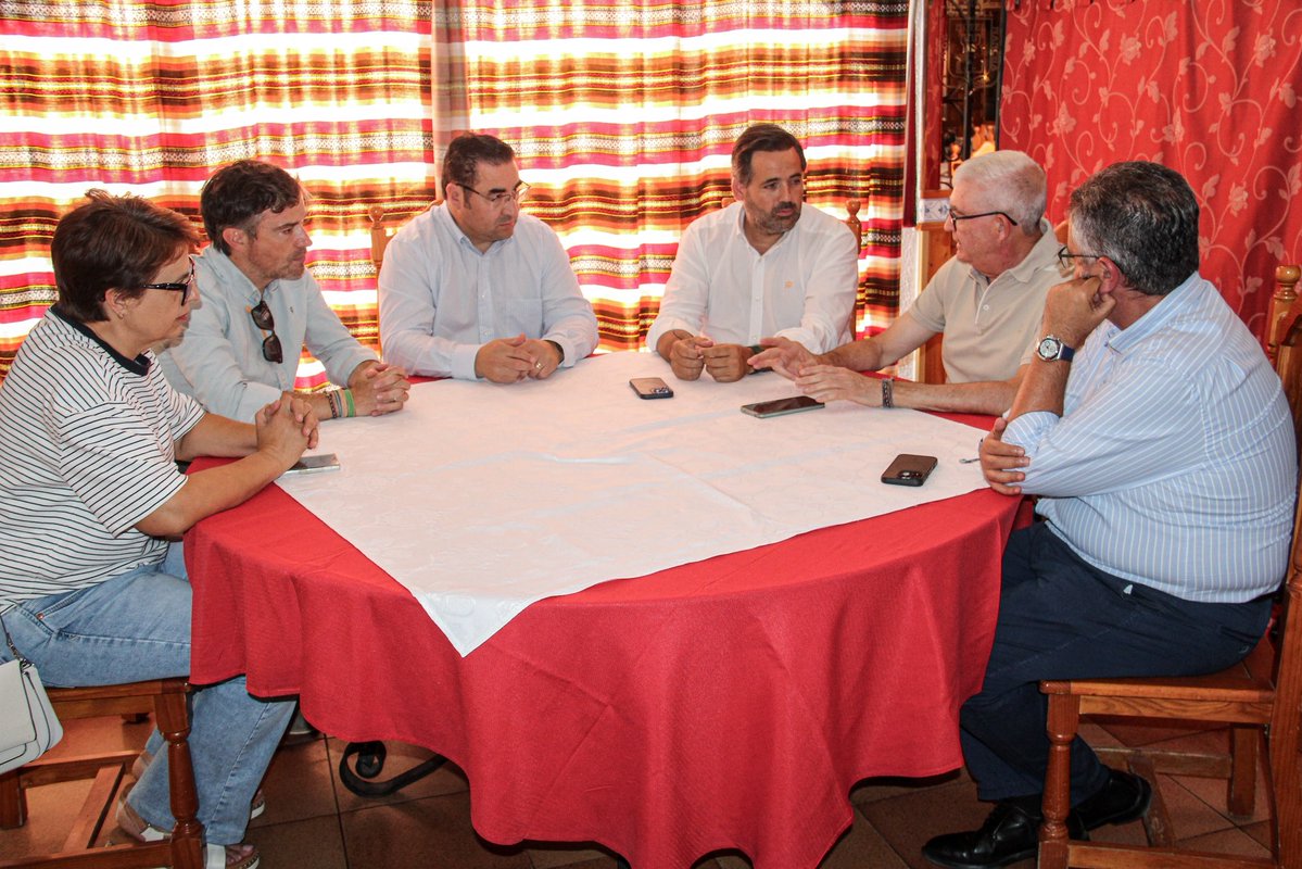 paconunez_'s tweet photo. Escuchar a quienes conocen de primera mano la realidad del medio rural es la mejor forma de construir soluciones.

He mantenido una reunión con la Federación de Caza de Castilla-La Mancha para conocer sus demandas, intercambiar propuestas y seguir defendiendo un sector fundamental para muchos municipios, que contribuye a la conservación del entorno y a la dinamización del mundo rural.