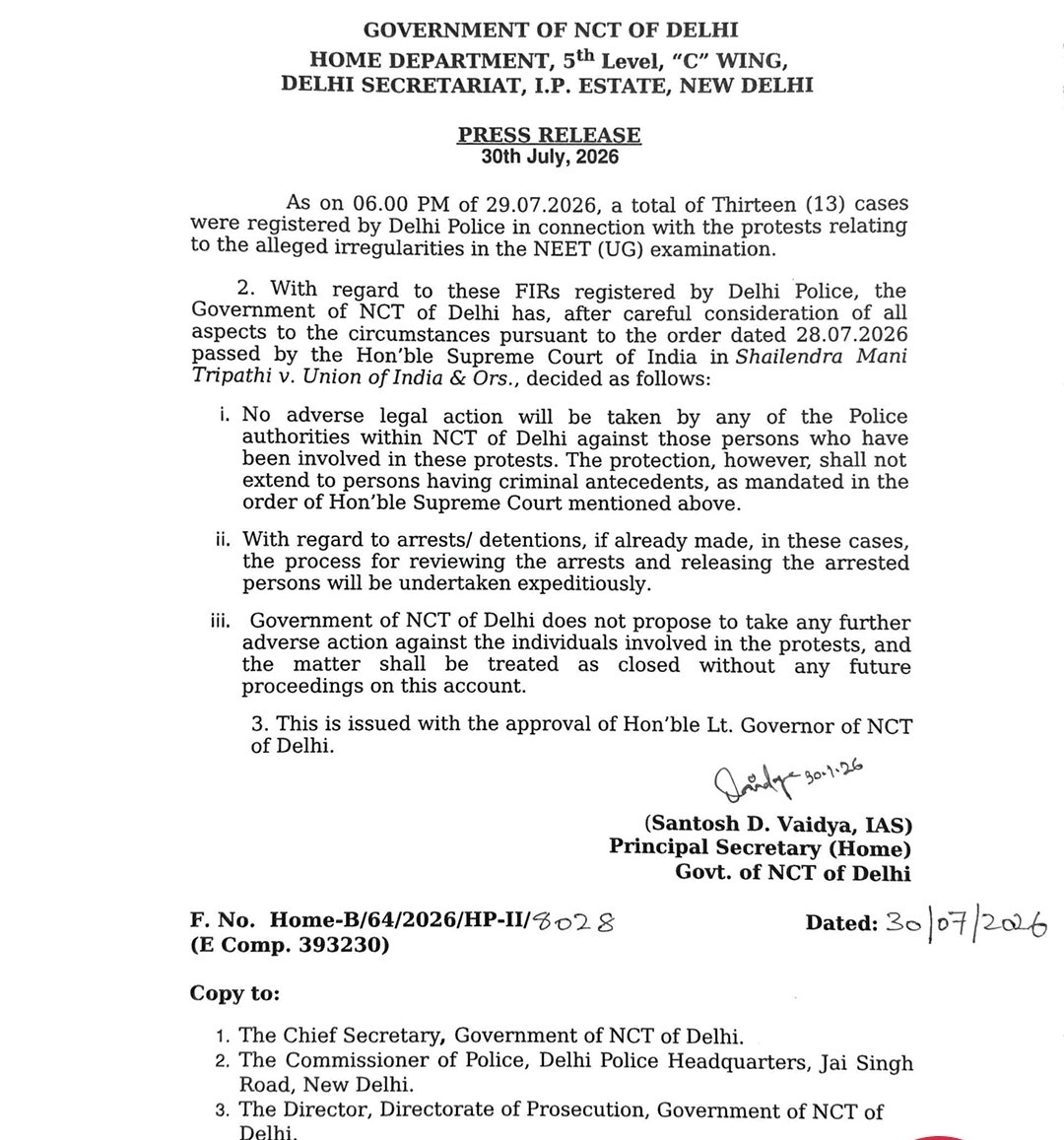 RShivshankar's tweet photo. DELHI SARKAR CLIMBS DOWN? CJP GAALI GANG GETS A REPRIEVE

After 13 FIRs were registered following the student protests, the Delhi government has ordered:

• No coercive action against students, except those with criminal records.
• All arrests to be reviewed.
• No further action against protesters by the Govt of NCT of Delhi.

A significant shift in the government's approach after days of confrontation.
