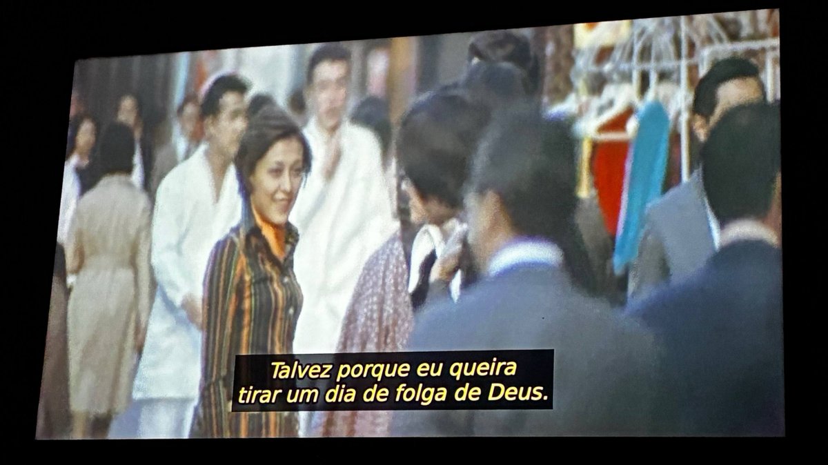 imossilva's tweet photo. Após ter seu namorado roubado por sua irmã, Runa parte para uma vida de sacrifício e obediência em um convento, onde lá (nas próprias palavras dela) encontra "Deus e o Diabo". Anos mais tarde ela retorna com uma proposta financeira que promete ajudar Deus e o mundo. https://t.co/OWIZ3InoEC