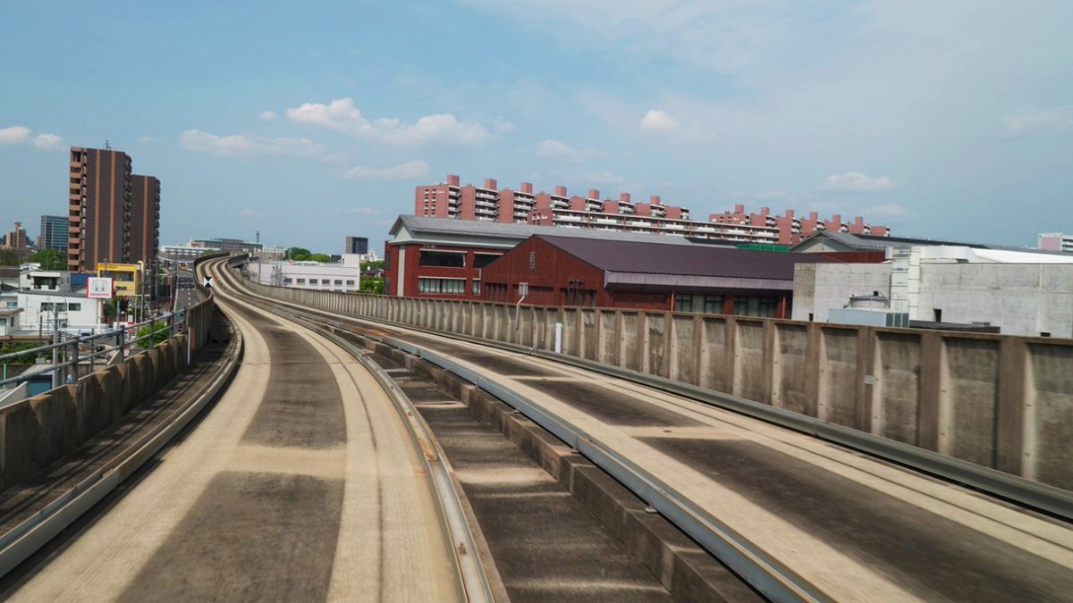 TetsuPro_pr's tweet photo. ＼ #鉄プロ 初の「３社収録」！／

Swtich「鉄プロXROSS OVER名古屋 編」

RAILWAY③ 名古屋ガイドウェイバス『#ゆとりーとライン』
バス車両？！【ゆとりーとライン】の運転に初挑戦！

前後輪に案内装置が付いたバス車両で
専用軌道の高架区間を運転しましょう！

▼公式サイト
https://t.co/gAzfA25pVz

#鉄道にっぽん