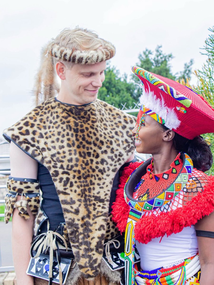_simplyenny's tweet photo. A wedding day between a white south African man and a black Zulu lady.💍😍

The wedding attire guys❤️😍

I'm in awe🖤🤍 https://t.co/VykWyGhDw2