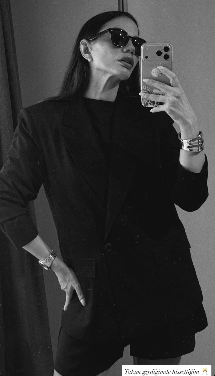 Demet4Ever's tweet photo. ✨🖤 #DemetÖzdemir https://t.co/4DmMljxNUI