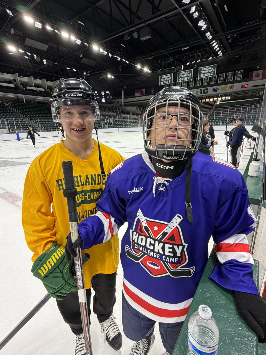 HowellVHockey's tweet photo. This week some of our Highlanders had the opportunity to volunteer at Hockey Challenge Camp. Such a great program that we are proud to be a part of. #OneHowell https://t.co/RwM7QuqFOx