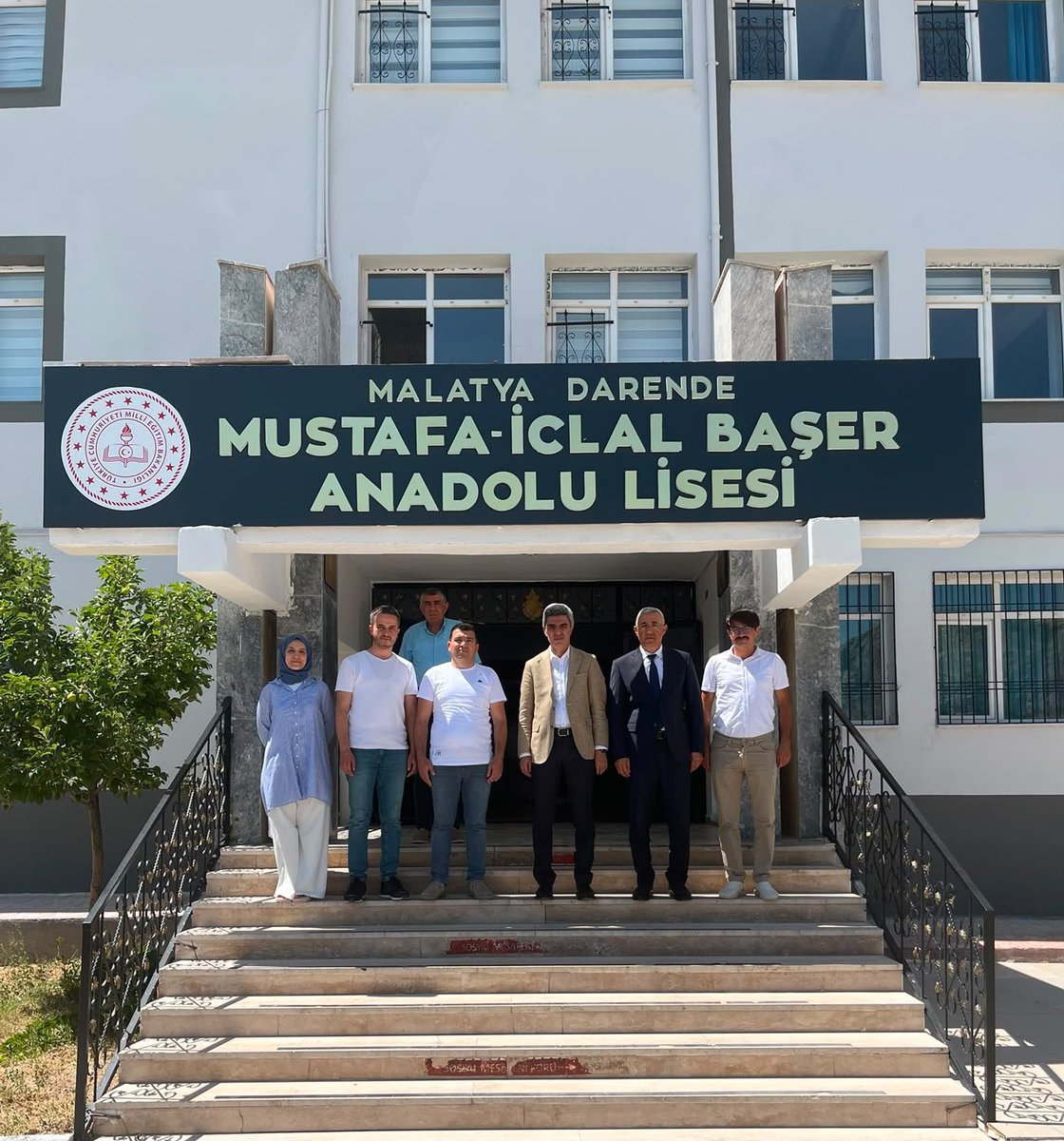 MalatyaMem's tweet photo. İl Milli Eğitim Müdürümüz Sayın Behçet Bakır, İlçe Milli Eğitim Müdürümüz Fevzi İnce ile birlikte Darende’deki okullarımızda devam eden yeni eğitim-öğretim yılı hazırlıklarını yerinde inceledi.

​Okulların fiziki durumu ve eksikleri hakkında yöneticilerden bilgi alan Sayın Bakır, öğrencilerimizin döneme sorunsuz başlayabilmesi için yürütülen son çalışmaları değerlendirdi.

@tcmeb @Yusuf__Tekin @SeddarYavuz @TCMalatyaV @behcet_bakir