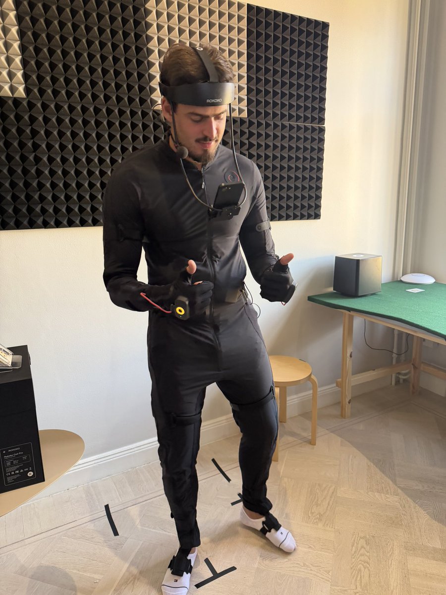 Jon Vlogs tweet media