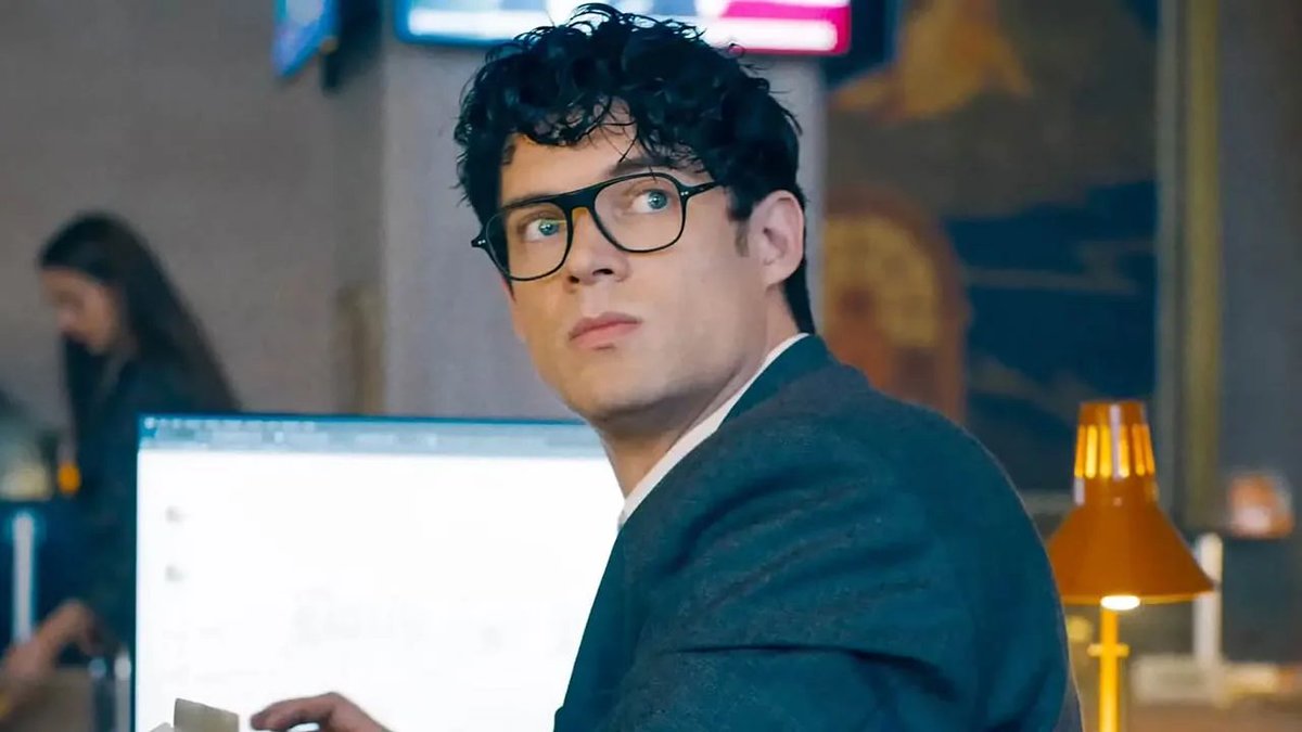 HopefulClark's tweet photo. He's working on a story at the Daily Planet https://t.co/RixNjIupek