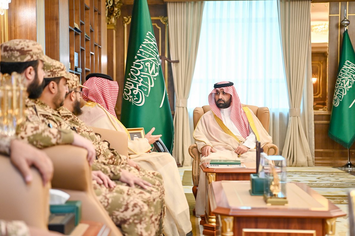 jazangov's tweet photo. سمو أمير منطقة جازان
#محمد_بن_عبدالعزيز
يتسلّم التقرير السنوي لأعمال إدارة المجاهدين بالمنطقة لعام ١٤٤٧هـ.
جرى ذلك خلال استقبال سموه لمدير الفرع عالي القحطاني. https://t.co/kgHIv74K4j