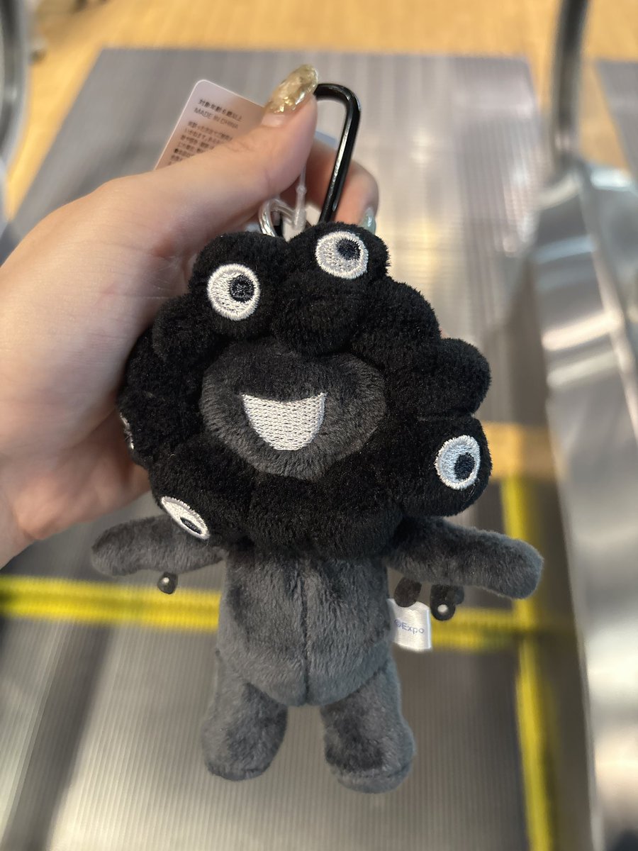 カラビナ付き黒ミャクミャク買えた！万博行く前に終売しちゃって涙を