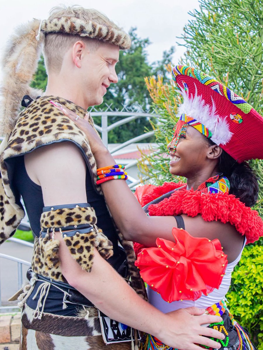 _simplyenny's tweet photo. A wedding day between a white south African man and a black Zulu lady.💍😍

The wedding attire guys❤️😍

I'm in awe🖤🤍 https://t.co/VykWyGhDw2