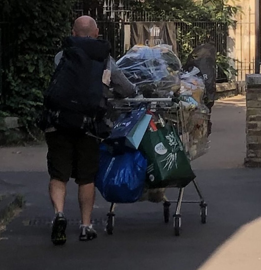 M_Steeples's tweet photo. The things Sloaney sorts take to church. #StLukes #SydneyStreet #Chelsea #London #SW3 #ChurchShopper https://t.co/cdH9OaJ5HD