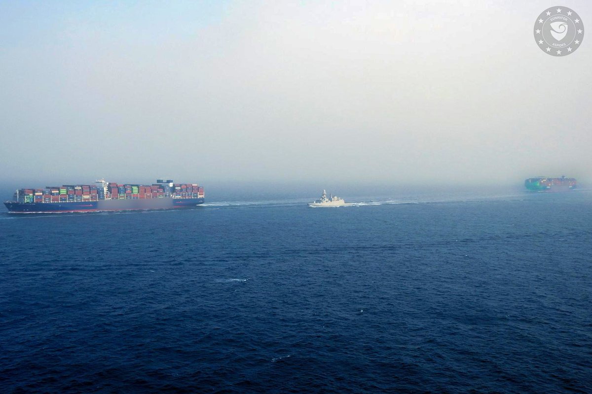 EUNAVFORASPIDES's tweet photo. The Italian 🇮🇹 Frigate BERGAMINI operating under EUNAVFOR ASPIDES provided support to merchant vessels, crossing the Area of Operations.

ASPIDES plays a crucial role in safeguarding shipping and supporting the safe passage of vessels through critical maritime routes. https://t.co/9FNQL6Y00C