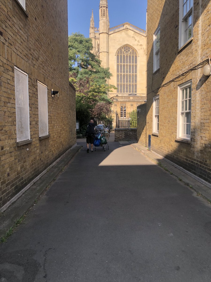 M_Steeples's tweet photo. The things Sloaney sorts take to church. #StLukes #SydneyStreet #Chelsea #London #SW3 #ChurchShopper https://t.co/cdH9OaJ5HD