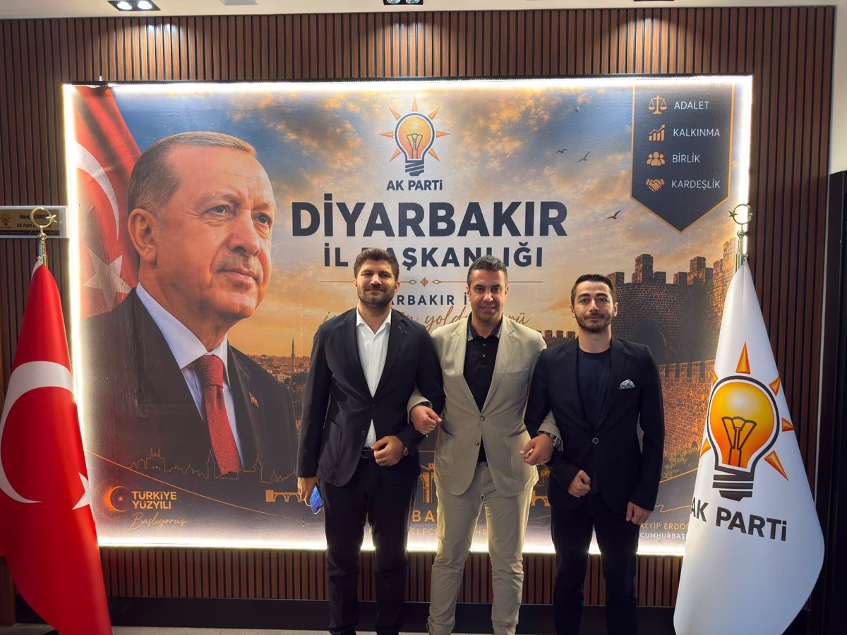arahmankikizade's tweet photo. AK Parti Diyarbakır İl Başkanımız Sayın Hamit Sümer’e hayırlı olsun ziyaretinde bulunduk. Rabbim görevini hayırlı ve muvaffak eylesin. https://t.co/qyhBlinYST