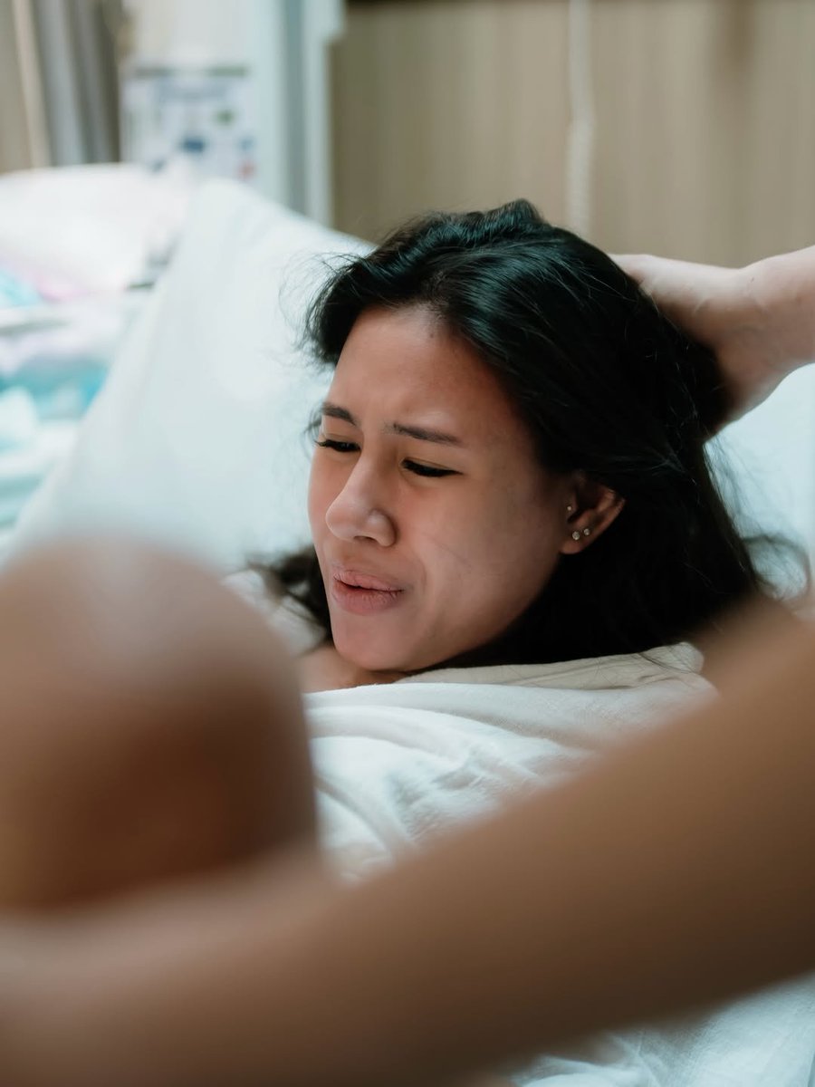 seduhtehnya's tweet photo. Shenina Cinnamon baru ngabarin kalau dia udah lahiran pada 20 Juli lalu.

Lewat postingan Instagram, Shenina bagiin foto-foto lahiran ditemani suami tercinta, Angga Yunanda.

Anak laki-laki mereka diberi nama Segara Nadi Aksatama yang punya makna indah.

"Semoga kelak engkau tumbuh menjadi Segara, laki-laki berjiwa seluas lautan yang tenang namun tangguh; menjadi Nadi, aliran energi kehidupan... serta Aksatama, pemilik hati yang mulia, diberkahi, dan selalu mengutamakan kebaikan..." tulis Shenina.