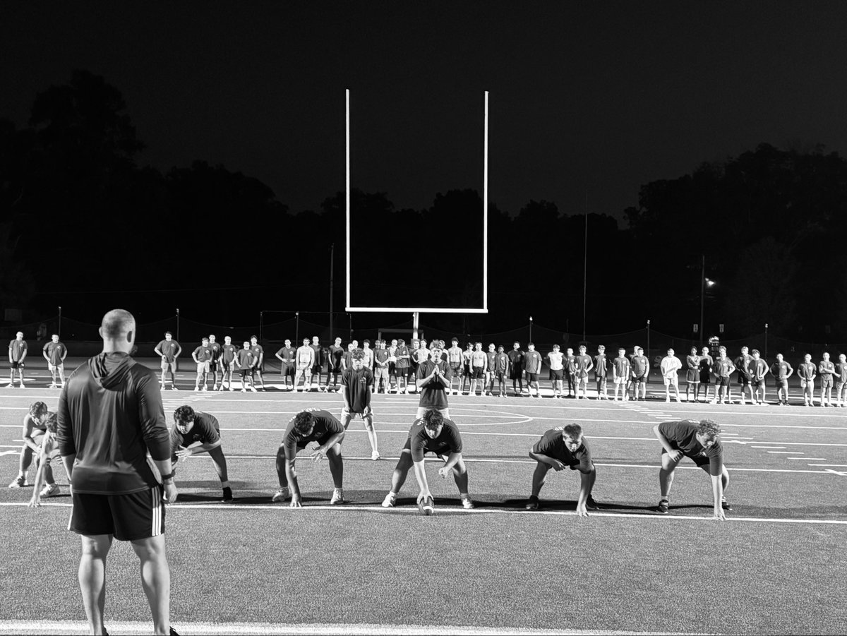 MBACoachBrock's tweet photo. Rise and Grind!  @MBAFootball woke up the rooster this morning.  Play Hard. Play Fast. Compete.
#Team128 https://t.co/K1p0n7ENrJ