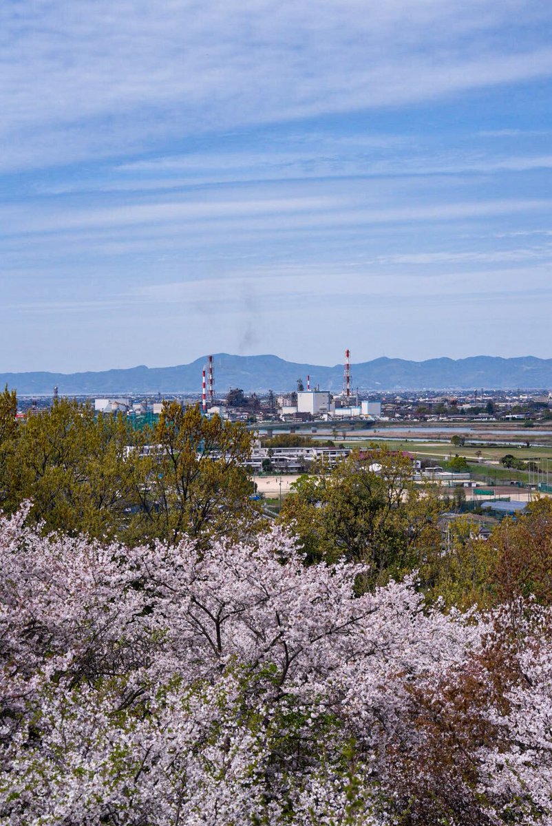 yuu51636638's tweet photo. 三ヶ月前に撮った写真です。
これが最後の煙突の写真になるとは思いもしませんでした。
ご冥福をお祈りします。 https://t.co/k2JFENXgWJ