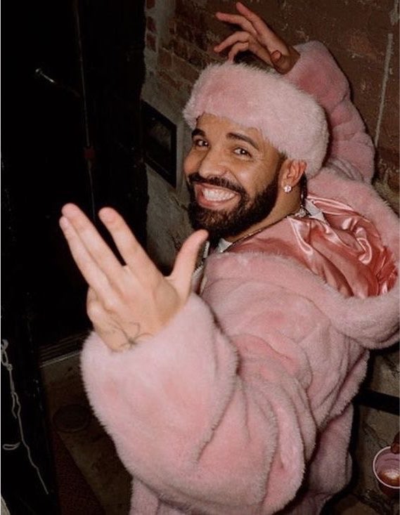 ATP_RAP's tweet photo. A Drake x Karol G collab is reportedly coming on August 7th 👀🚨

via @DrakeDirect https://t.co/KF060qrmS1