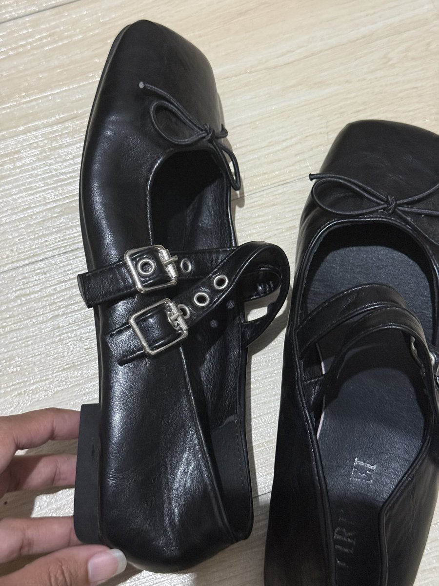 umoumoqko's tweet photo. ปล่อยเพิ่มฮะ ใส่ 2 ครั้ง
เท้า 39-40 ใส่ได้ 
🎱🖤 180.- รวมส่ง

#ส่งต่อรองเท้า #ส่งต่อ #ส่งต่อเสื้อผ้า https://t.co/il7SSYwWdD