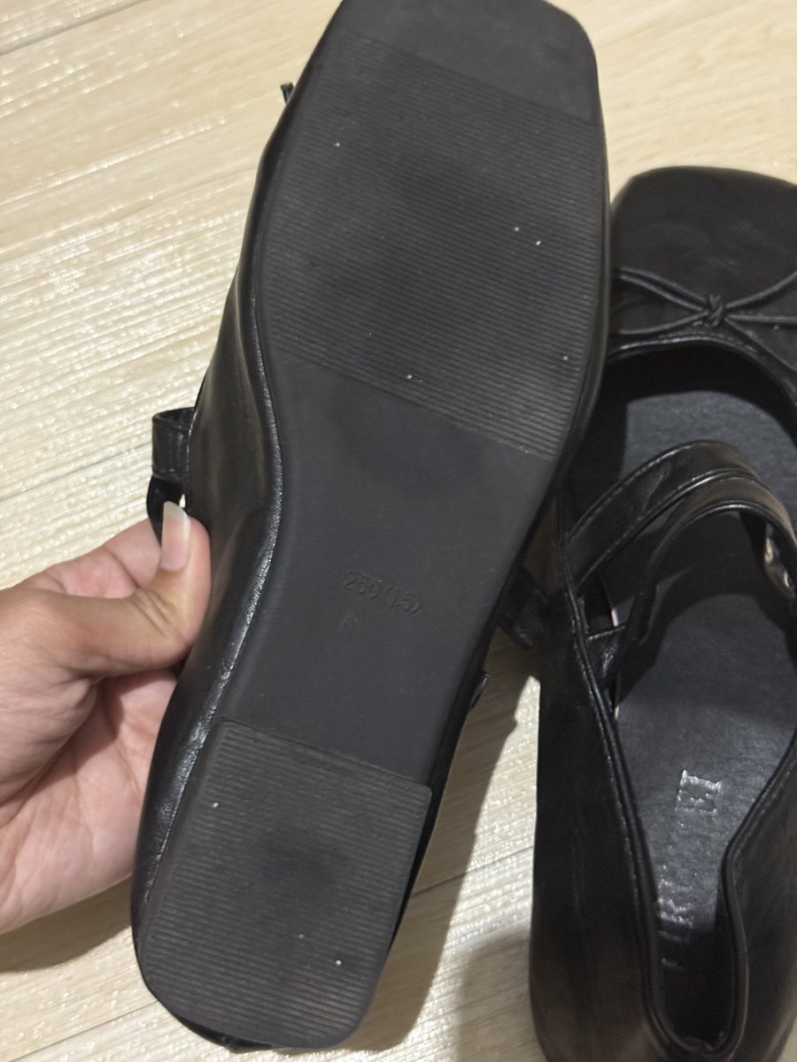 umoumoqko's tweet photo. ปล่อยเพิ่มฮะ ใส่ 2 ครั้ง
เท้า 39-40 ใส่ได้ 
🎱🖤 180.- รวมส่ง

#ส่งต่อรองเท้า #ส่งต่อ #ส่งต่อเสื้อผ้า https://t.co/il7SSYwWdD