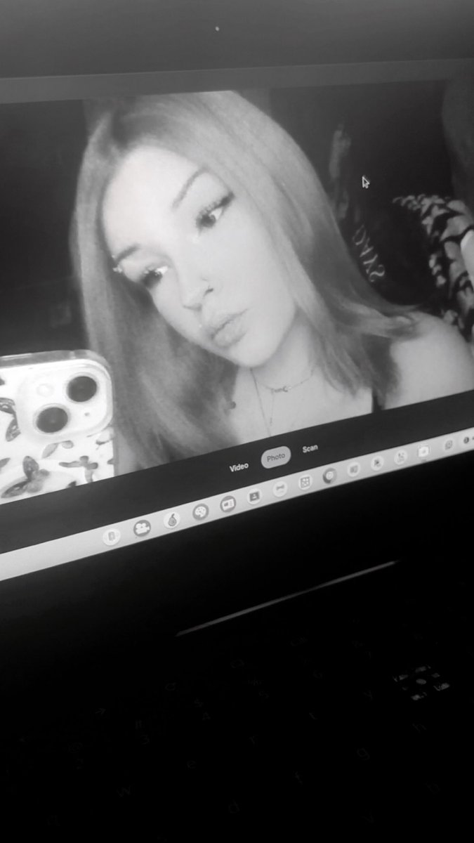 SavOwnsYoouu's tweet photo. Pay me stupid pigs😘 https://t.co/73vE2AnqJ7