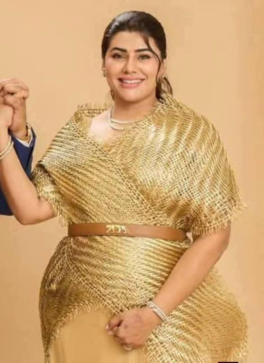 Pugal0405gmail4's tweet photo. 🥱🥱🥱🥱🥱🥱🥱👆

*ஏழைகளின் வயிற்றில் அடித்து உனக்கு தங்க உடை தேவைதானா?* 

"தங்க உடையில் தவெக அமைச்சர் 
கள்ள லாட்டரி 
ஆதவ் அர்ஜுனாவின் மனைவி டெய்ஸி
மிகவும் ஆடம்பரமான தங்க உடையில் தோற்றமளிக்கும் புகைப்பட காட்சி."

கள்ளத்தனமாக லாட்டரி விற்ற பணத்தில்...
 ஏழைகளை உறிஞ்சி அவர்களது வாழ்க்கையை சீரழித்து சம்பாதித்த பணத்தில்...
 இவளுக்கு
 தங்க உடை தேவைதானா?

 கள்ள லாட்டரி அமைச்சர் ஆதவ் அர்ஜுனாவுக்கு வாக்களித்த வில்லிவாக்கம் தொகுதி மக்களே சிந்திப்பீர் !சிந்திப்பீர்!

🔶🔶🔶🔶🔶🔶
 *ஒய் .பி. இருதயராஜ்*
 மூத்த ஊடகவியலாளர்

🔶🔶🔶🔶🔶🔶🔶🔶