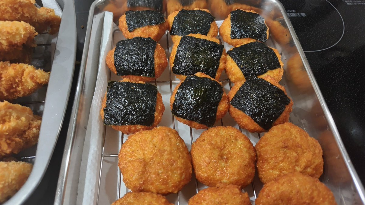Hoya_dx's tweet photo. ネットで拾ったレシピでヒガシマルうどんスープを使ったナゲットを作りました。

出来上がりがのりっこチキンッ😆

ひき肉、豆腐、片栗粉、うどんスープのシンプルなレシピです。あっさり味😋
次作る時はうどんスープ増しの玉ねぎ入れよかな🙄 https://t.co/l3HngxkJ2W