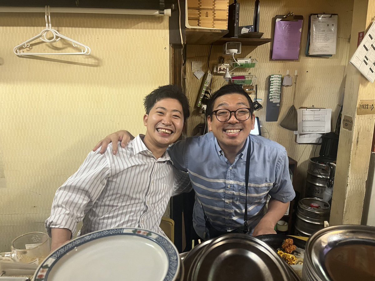 HojoShinsei's tweet photo. 先日 阪神タイガース スタジアムMCの後、MCの先輩・久世サトシさんに飲みに連れて行って頂きました🔥
明日から後半戦。タイガース初のリーグ連覇を達成できるよう後半戦も全力で盛り上げます！！
久世さん、ご馳走様でした！！
#阪神タイガース
#スタジアムMC https://t.co/ZBQm9jyDCj