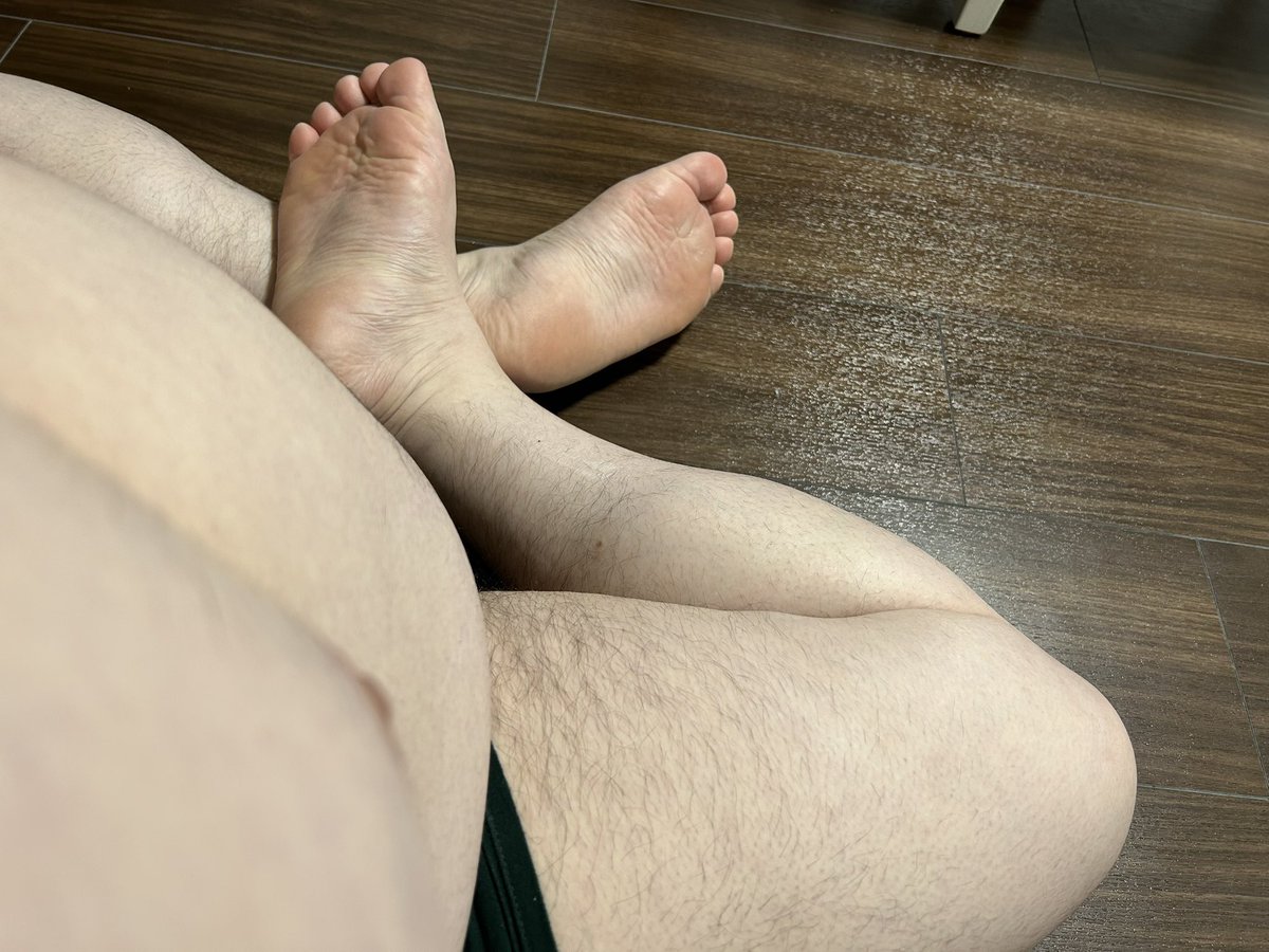 shibainu6327's tweet photo. 🦶 https://t.co/Yi78UUtCRK