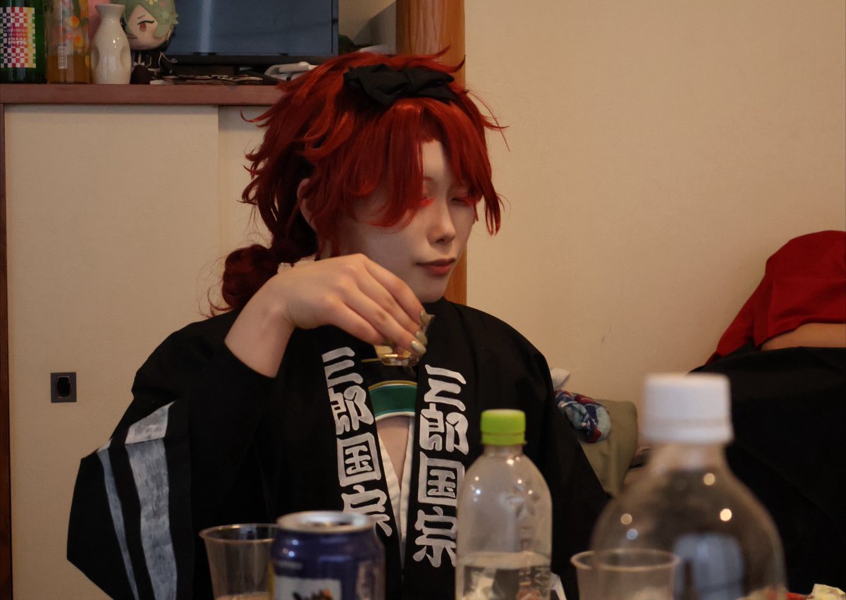 a_me3030's tweet photo. cos⚠︎︎ピアス無し⚠︎︎
熱燗を楽しんでるさぶちゃん🍶

photo⇢@tadochi_ 
#酒盛り本丸0614 https://t.co/5iwHf3K5xx