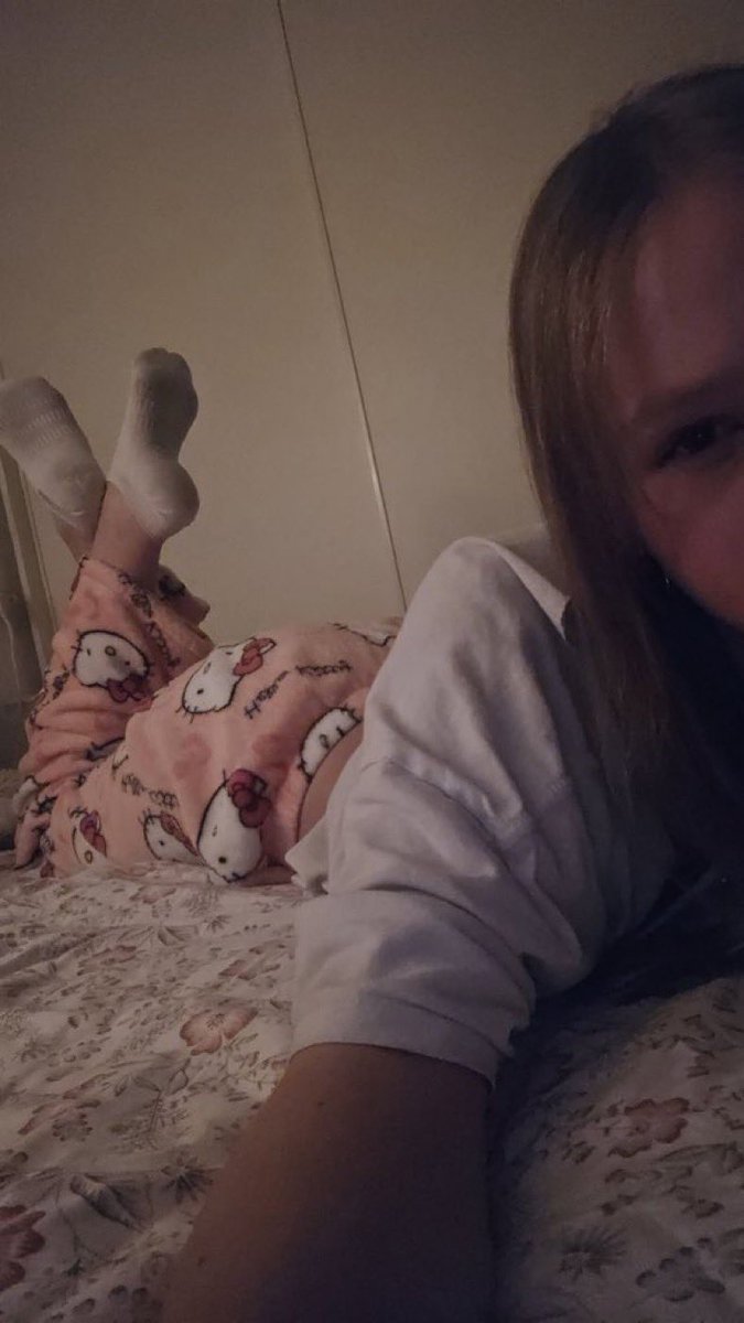 aylenmads's tweet photo. who’s still up?🙈 https://t.co/quzUwr8qTn