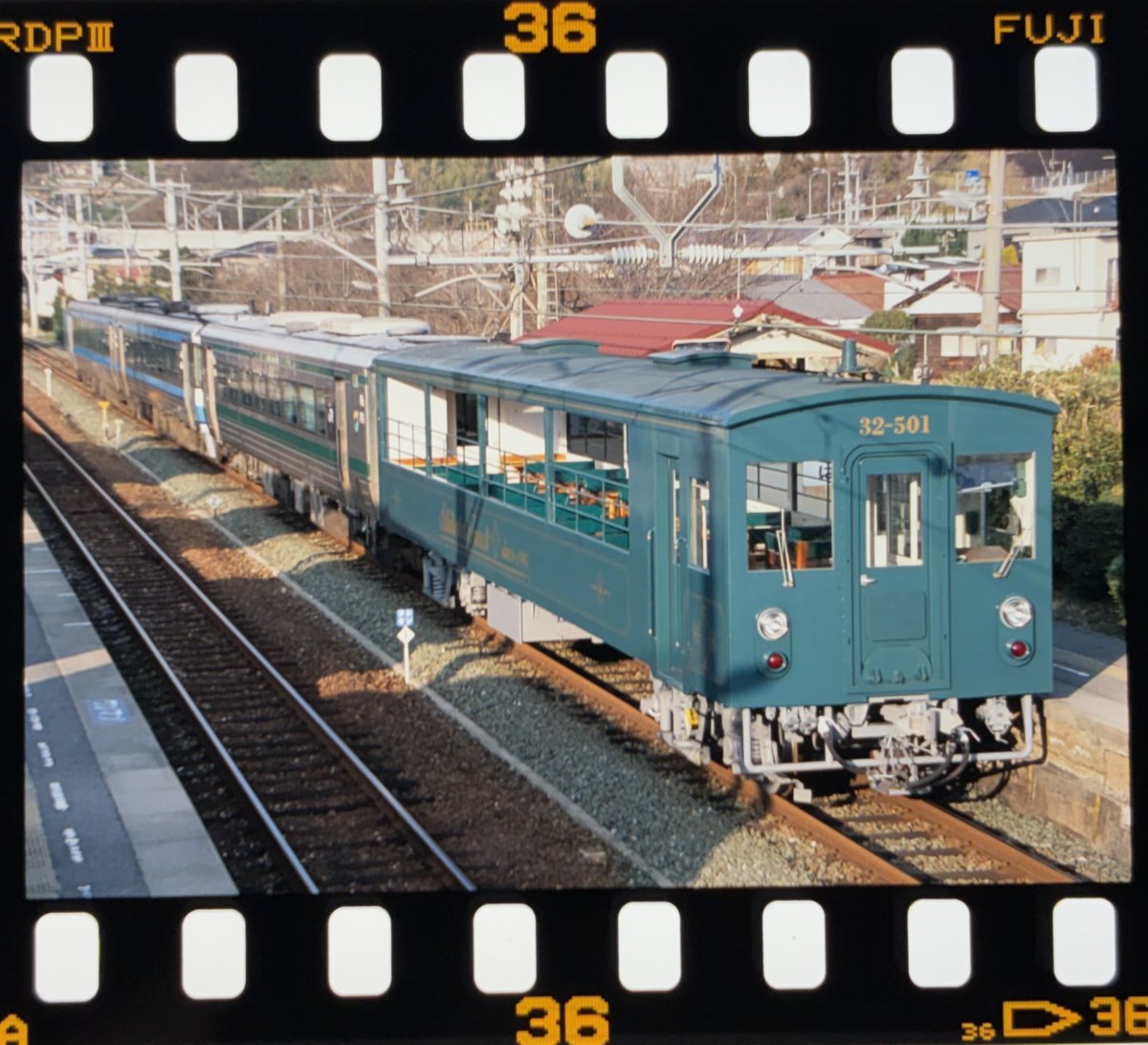 dml6234sab's tweet photo. 伊予長浜発伊予市行臨時列車菜の花トロッコ2号 9722D
伊予市発伊予長浜行臨時列車菜の花トロッコ4号 9724D
伊予長浜発伊予西条行臨時列車 9728D

④キハ185-1015+③キハ185-22]+[②キハ185-20+①キクハ32-501 https://t.co/Vmi27RPEw1