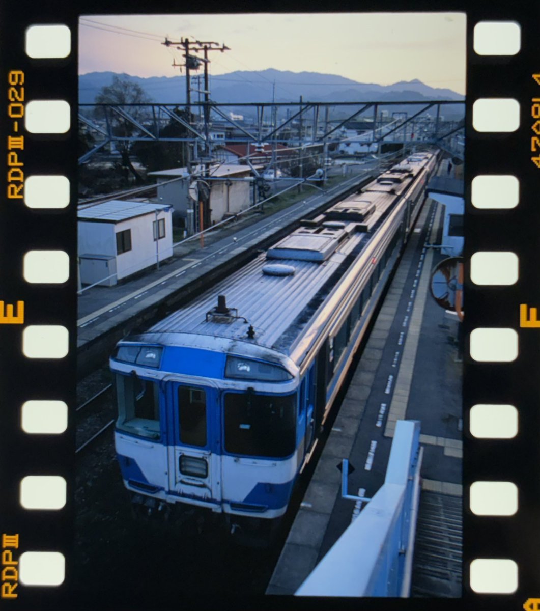 dml6234sab's tweet photo. 伊予長浜発伊予市行臨時列車菜の花トロッコ2号 9722D
伊予市発伊予長浜行臨時列車菜の花トロッコ4号 9724D
伊予長浜発伊予西条行臨時列車 9728D

④キハ185-1015+③キハ185-22]+[②キハ185-20+①キクハ32-501 https://t.co/Vmi27RPEw1