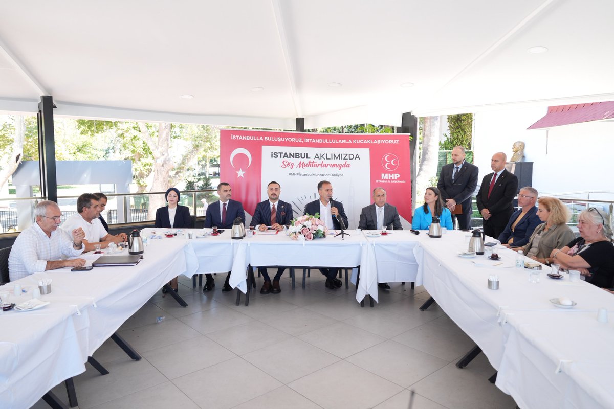 _MHPistanbul_'s tweet photo. İl Başkanımız Sn. @BBvolkanyilmaz, “İstanbul Aklımızda, Söz Muhtarlarımızda” temasıyla gerçekleştirdiğimiz program kapsamında Kadıköy'de muhtarlarımızla bir araya geldi.

1.Bölge Başkanımız Sn. Hamit Şahinoğlu, İl Başkan Yardımcılarımız Sn. Burak Tatar, Sn. Büşra Düzgün Kaya, Sn. Mustafa Küçük, İl Yöneticilerimiz Sn. Dilek Aslan ve Sn. Doğukan Taşlıdağ, Kadıköy İlçe Başkanımız Sn. Zeki Çelik, İlçe yöneticilerimizin ve muhtarlarımızın katılımıyla gerçekleştirilen toplantıda mahallelerin ihtiyaçları, talepleri ve çözüm önerileri değerlendirildi.

Katılımları ve değerli katkıları için tüm muhtarlarımıza teşekkür ediyor, çalışmalarında başarılar diliyoruz.

#MHPİstanbulMuhtarlarıDinliyor