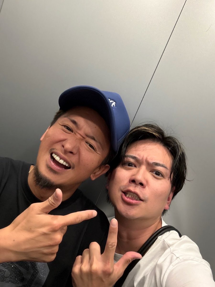 617x617's tweet photo. 여자가 당황했다. https://t.co/oItN17O7xL
