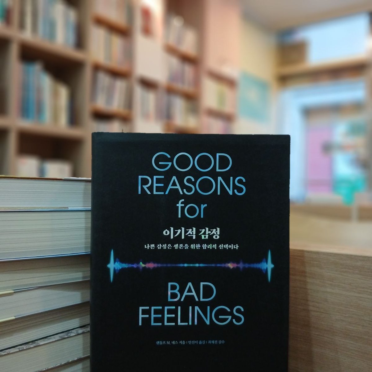 mihabooks's tweet photo. 두 남자가 있다고 하자. 한 남자는 아내가 불륜을 저지르고 있다는 것을 감지해 질투를 느끼고, 다른 한 남자는 무슨 일이 벌어져도 느긋하다고 치자. 어떤 남자가 아이를 더 많이 낳게 될까? 항상 느긋한 남자는 더 행복한 삶을 살겠지만 그의 아내가 다른 사람의 아이를...

https://t.co/8i614UumIX https://t.co/MX6DdIx4l4