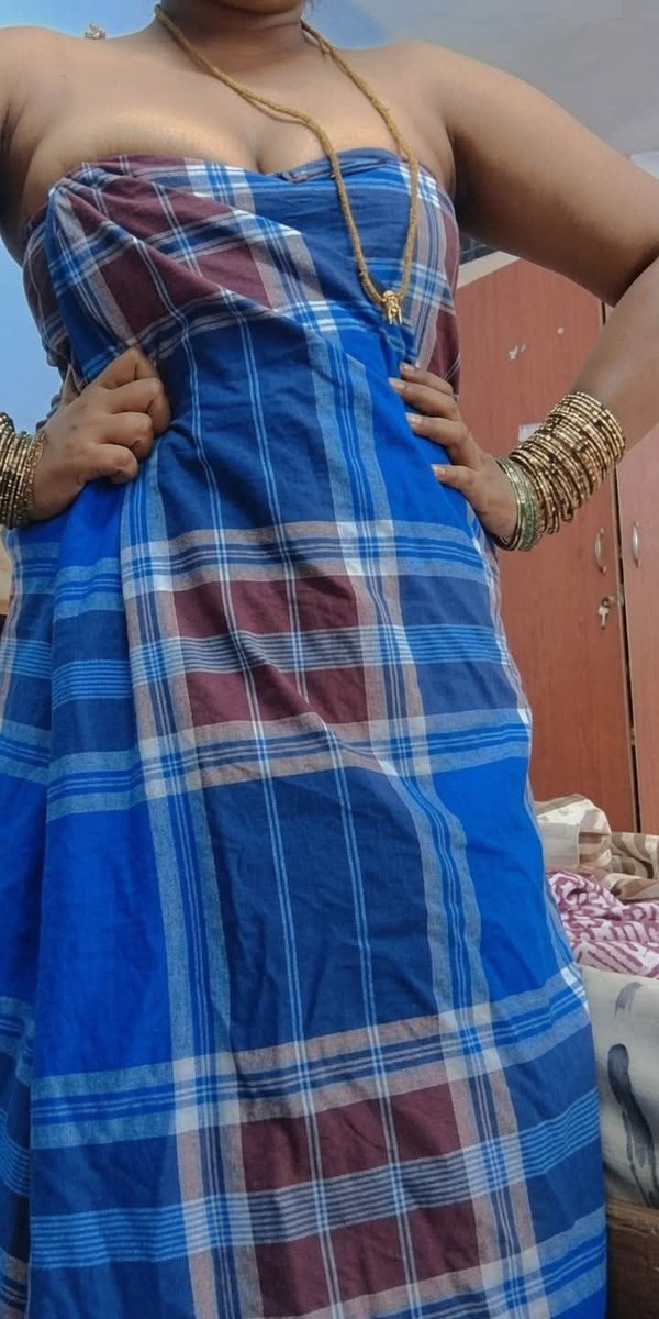 koluthasoothu_'s tweet photo. புதுசா குடி வந்த பக்கத்து வீட்டு அக்கா:நேத்து தாண்ட கல்யாணம் ஆகி முதல் இரவு என் புருசனோட கொண்டாடுனேன் இன்னைக்கு என் புருஷன் லுங்கியவே கட்ட விட்டு இரண்டாம் இரவுன்னு சொல்லு உன் பூல ஊம்ப சொல்லுறியே டா தம்பி🥭🫦🍌 https://t.co/gyBnWl8QVW