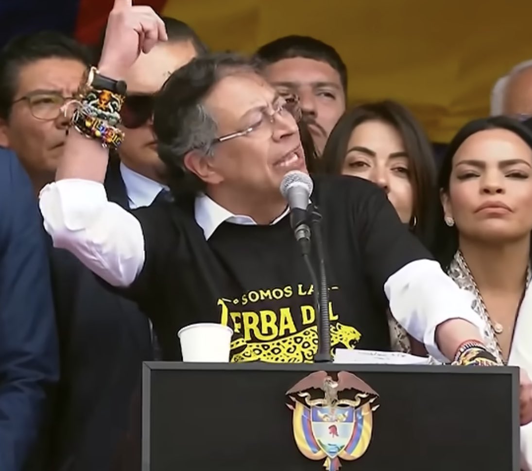 AndresMejiaV's tweet photo. Más que simples cambios de gobierno, Colombia está atravesando un cambio de era en su historia política. 

Explico esta idea en Descartes en Bata (link en el siguiente post) 👇 https://t.co/JRAMLvCr5s