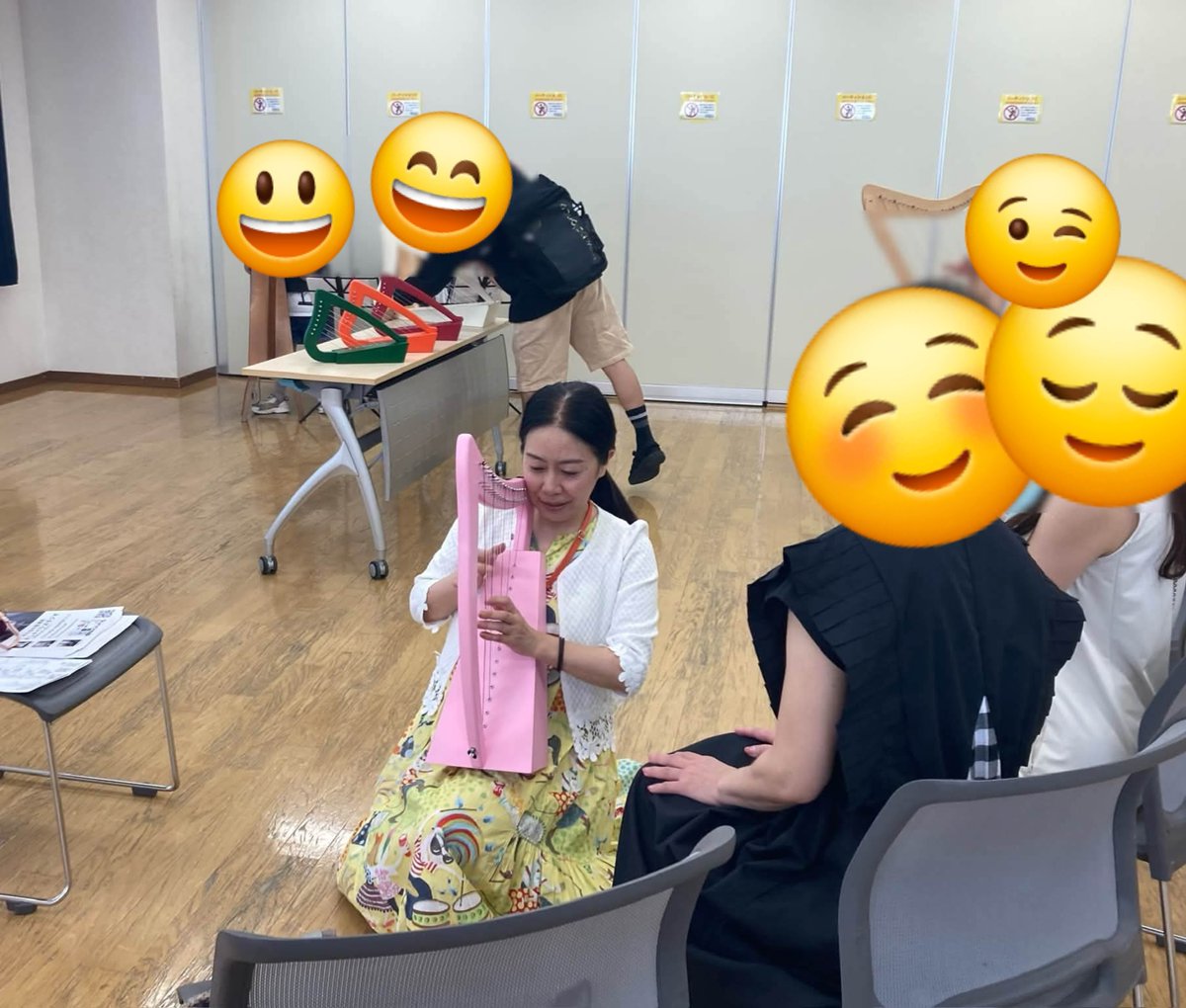 tomokoharp's tweet photo. 7/26(日)のお写真頂きました😀
地元大東市アクロスサマーフェスタ
午前中はハープ体験。約40名様にハープ体験して頂きました✨️
午後はスキップ楽団。こちらも定員80名のご参加でした😀 https://t.co/4QrBXtmVHP