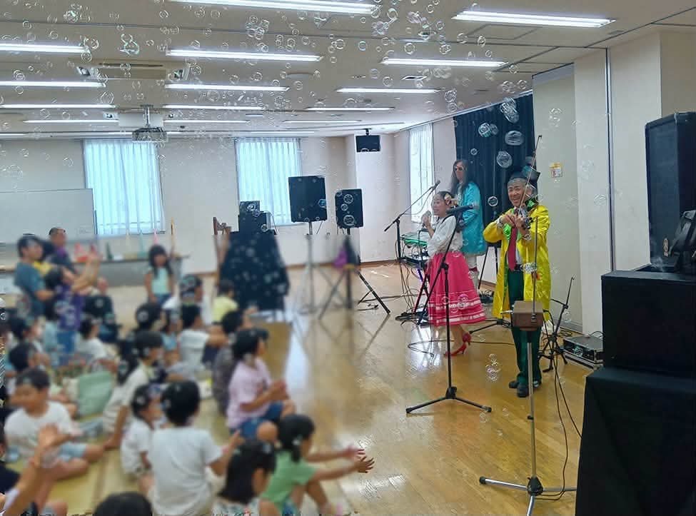 tomokoharp's tweet photo. 7/26(日)のお写真頂きました😀
地元大東市アクロスサマーフェスタ
午前中はハープ体験。約40名様にハープ体験して頂きました✨️
午後はスキップ楽団。こちらも定員80名のご参加でした😀 https://t.co/4QrBXtmVHP