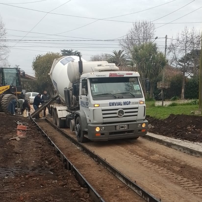 emvialmgp's tweet photo. 🚧ATENCIÓN CONDUCTORES⚠️

🚫CORTES POR OBRAS VIALES🚫 

Bacheo Express 
📍Recorrido micros barrio Jorge Newbery

Don Emilio
📍Canesa y Tripulantes del Fournier 

Belgrano 
📍Calle 232 y Tripulantes del Fournier

Playa Serena
📍Recorrido de micros con Unidad Móvil https://t.co/Yr2GxyZ7Hy