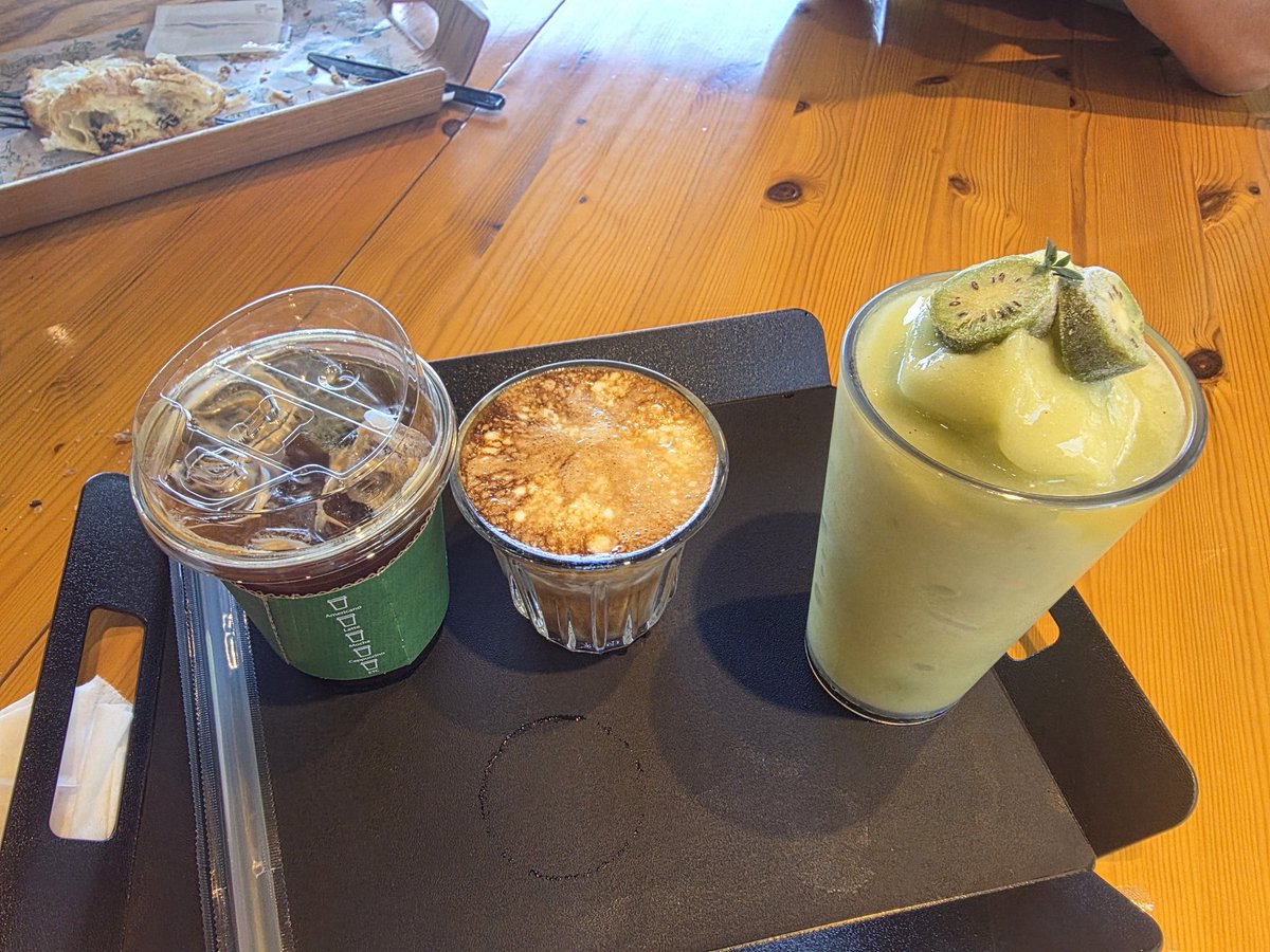 leej6100's tweet photo. 커피한잔의 여유
#사니다카페 
냥이들의 상팔자~ https://t.co/bzEad2FKsO