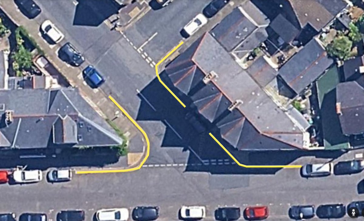 gomedia91's tweet photo. "what about parking?!? 😡"
Currently junction has to be almost entirely double-yellow lines to ensure clear vehicle sightlines &amp; for pedestrians to cross. ONE car can park in the junction.
Pedestrianising would remove the need for those things - so you could actually GAIN parking https://t.co/e9EPnOYE7w