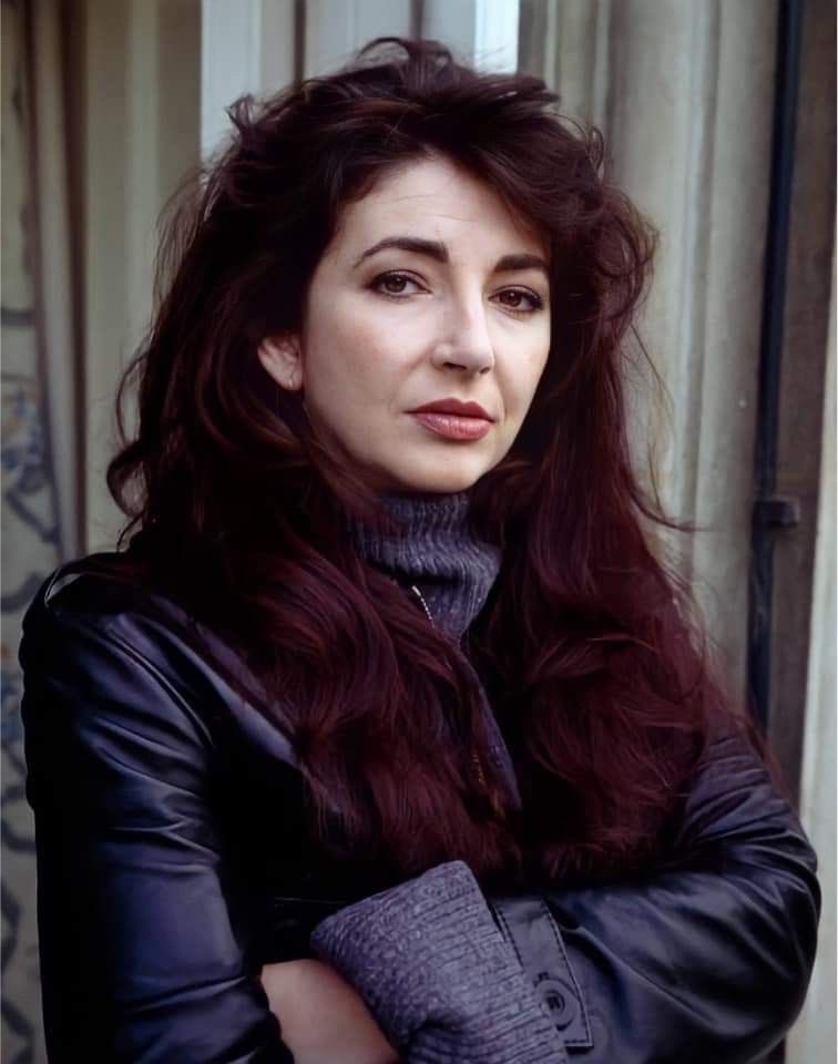 updatecultura's tweet photo. Kate Bush, uma das artistas mais influentes da música, completa 68 anos. https://t.co/RMkCEoo7fY