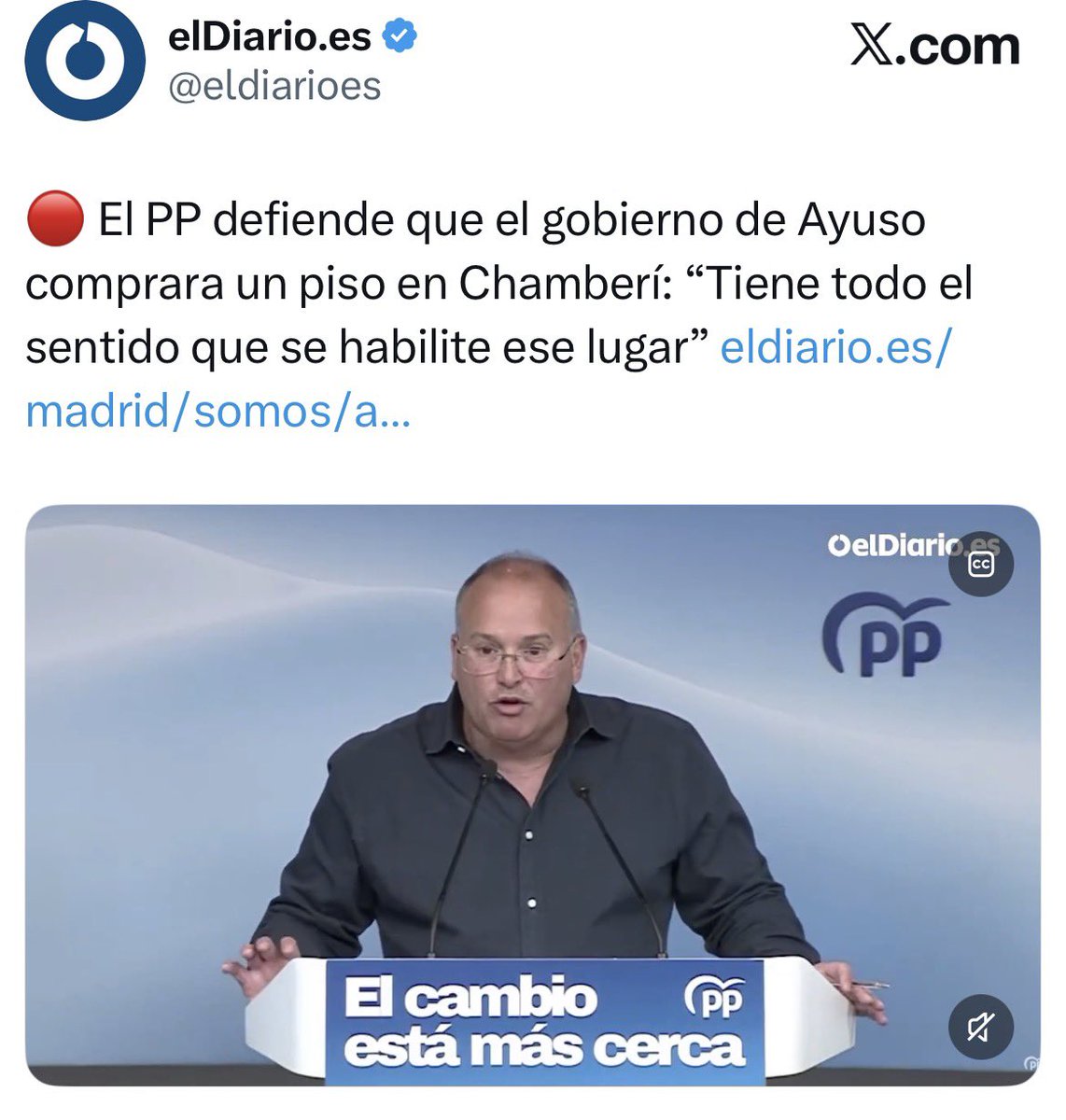 CarolCordero_N's tweet photo. Ojo ahí 👇👇

A la izquierda, el PP defendiendo a los suyos cuando hacen lo que mejor saben hacer: saquear lo público con todo el morro.

A la derecha, Ayuso, que es más lista y sabe que la hemos pillado, dejando tirado a su partido y haciendo el enésimo juego de artificios. 

Todo en un intervalo de una hora. ¡Menudo papelón!