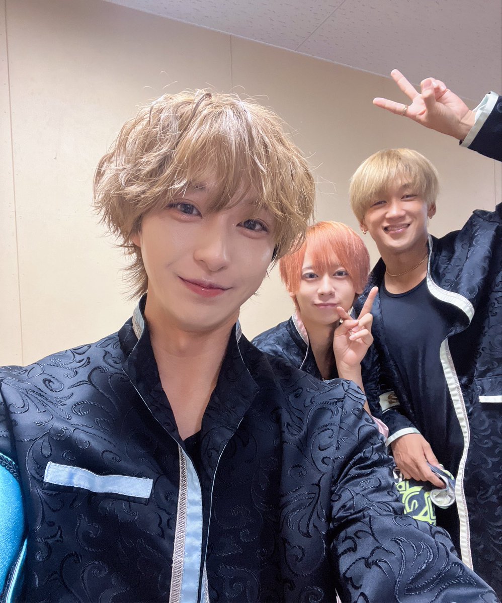 M_K0uHEY's tweet photo. コクーンシティ一部二部終了しました✨
暑い中だったけど来てくれた皆さん
本当にありがとうーーー╰(*´︶`*)╯♡
日本1発目めちゃくちゃ楽しかった(๑˃̵ᴗ˂̵) https://t.co/rbKYdkJStR