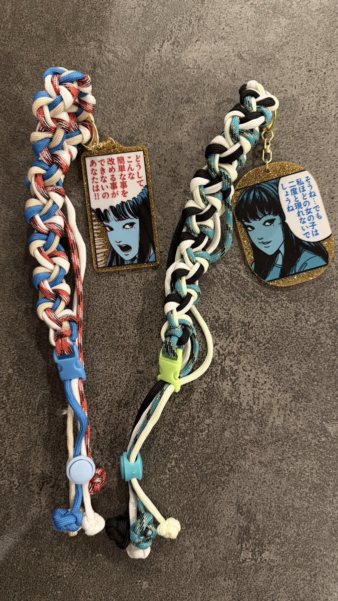 igaguri_design's tweet photo. 富江のキーホルダーから色を拾って、パラコードでドリンクホルダーを編みました。編み方もウネウネした感じでおどろおどろしく美しく。 https://t.co/AHVFQDnh8Q