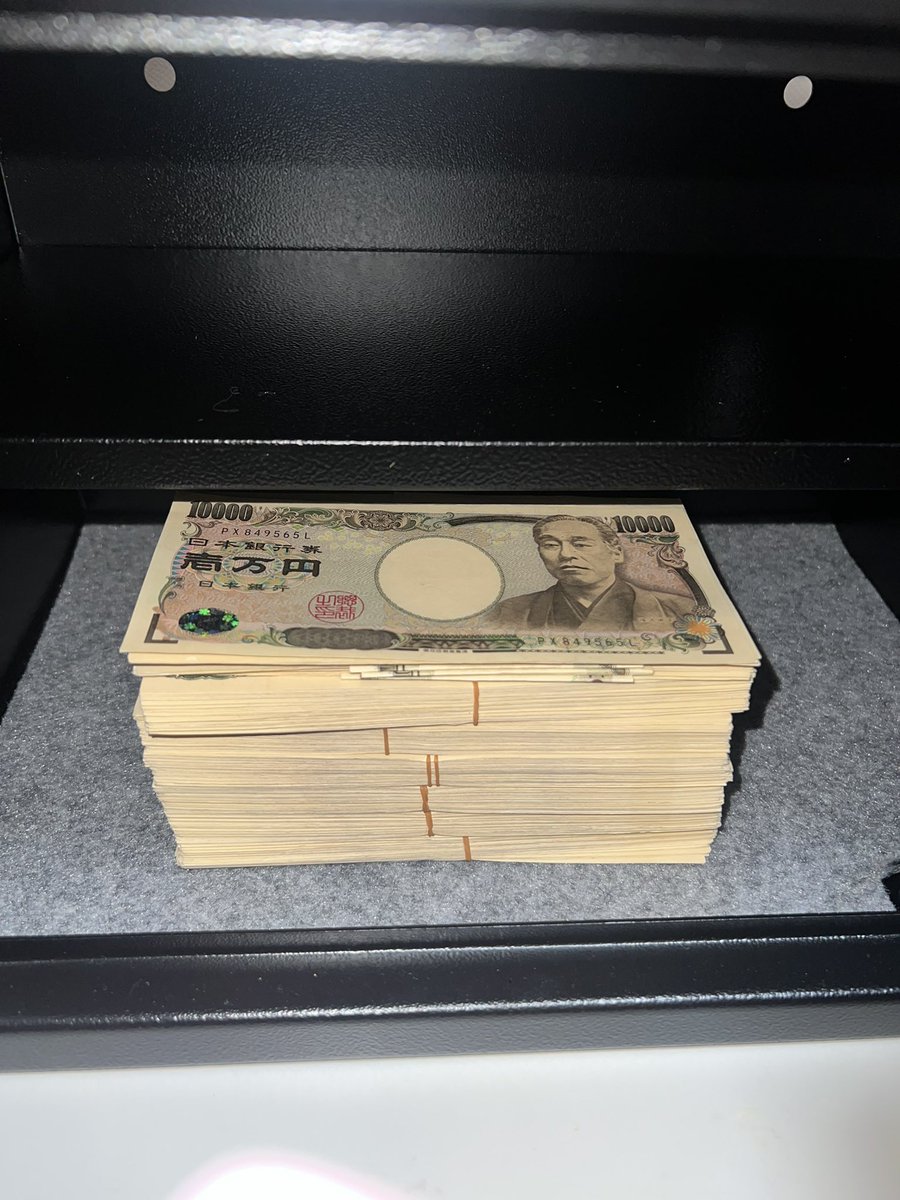 priyam123's tweet photo. 【人生終わってた俺でも成り上がれる】

借金500万

大学の時社長になりたくて夢見て起業した。
結果。
失敗。借金。大学中退。親とも疎遠になり人生諦めた。
その時インスタで稼げる仕事はないかみたら変なバイトやホストばかり。顔も良くない俺はホストは無理だった。でもスカウトを見ていけるんじゃないかって連絡してみた。
完全歩合だし最初の2ヶ月はほぼ雀の涙。
3ヶ月目やっと花が咲いた。
キャバー発買取30満
これはいけるって思った。
それから今まで続けてもう5年目。
今では手取り600満
毎日好きな時間に好きなことができる生活。
幸せでしかない。
人生諦めてしまった男の子この時代でもまだいける業界。
やることない子。バカみたいに稼ぎたい子。

ご連絡待ってるよ。